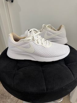 Nike creame white mesh size 7 1/2