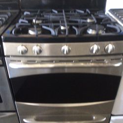 GE Gas Stove W/ 5 Burners 