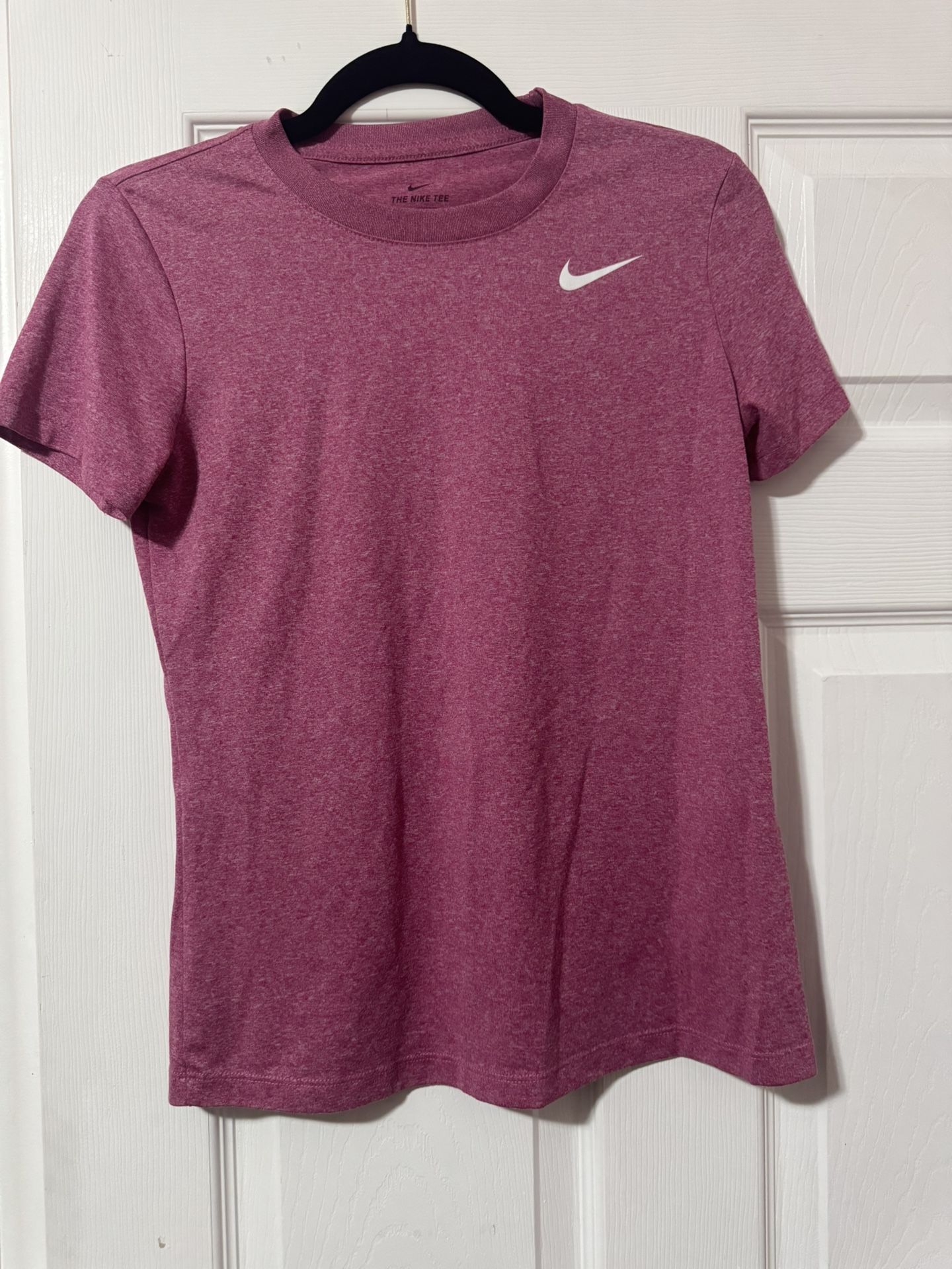 Nike Dri Fit Athletic Workout Tee Size Small Women’s Clothing Clothes