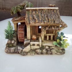 fish tank decor pickup between 2:00 -10:45 rainbow/Charleston cash only