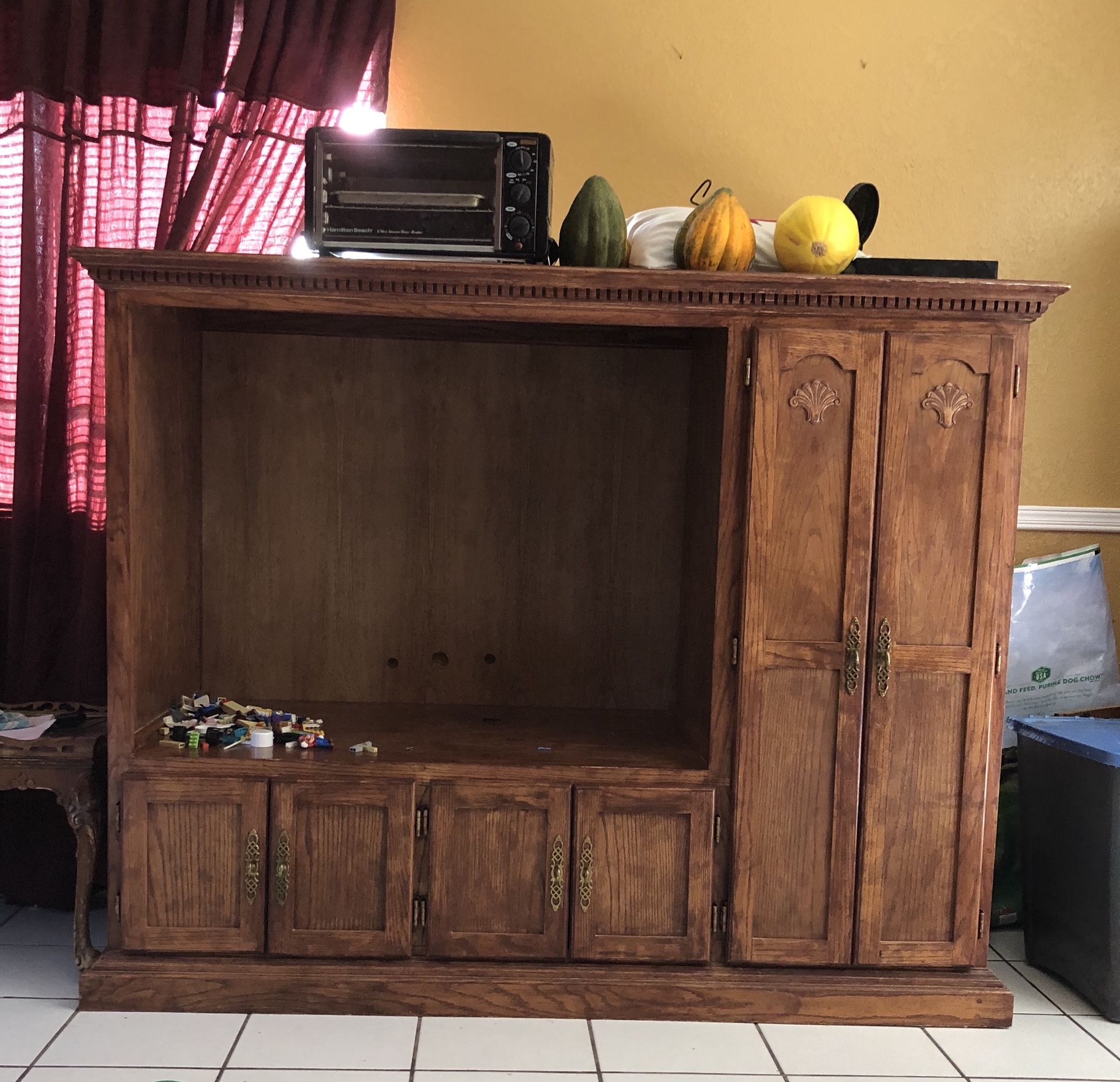 Entertainment center