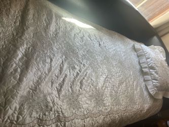 Cream Quilted Bedspread with Embroidery