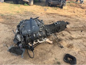 03 Chevy 8.1 motor with 2wd transmission good parts