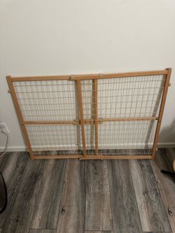 Baby or pet gate like new