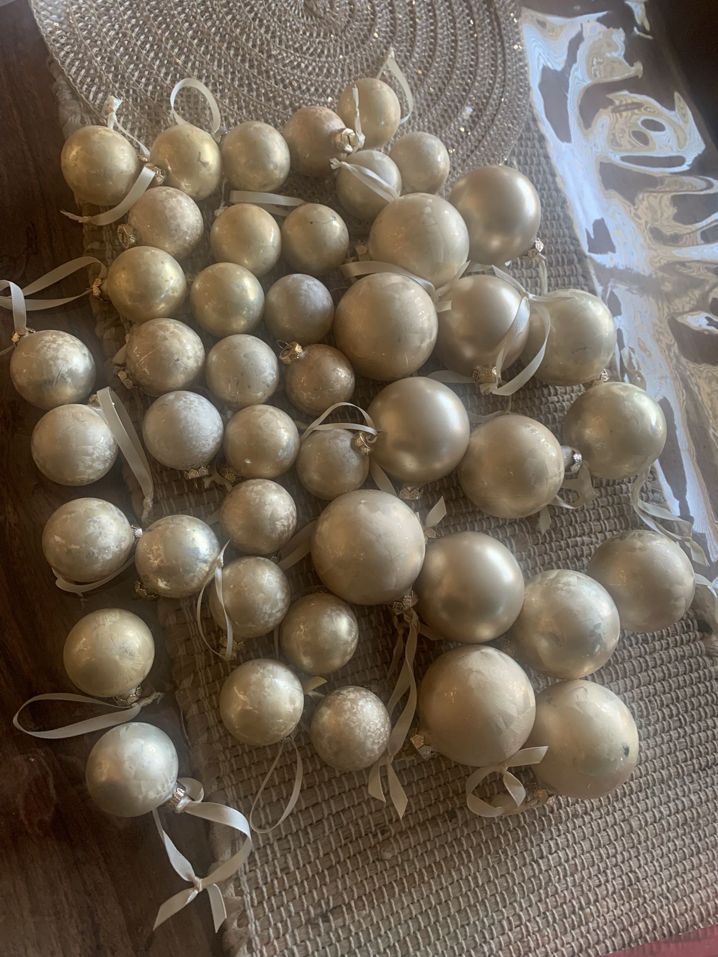 44 Esferas Color Beige Todas Por $10