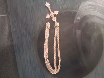 Cuban chain and pendant