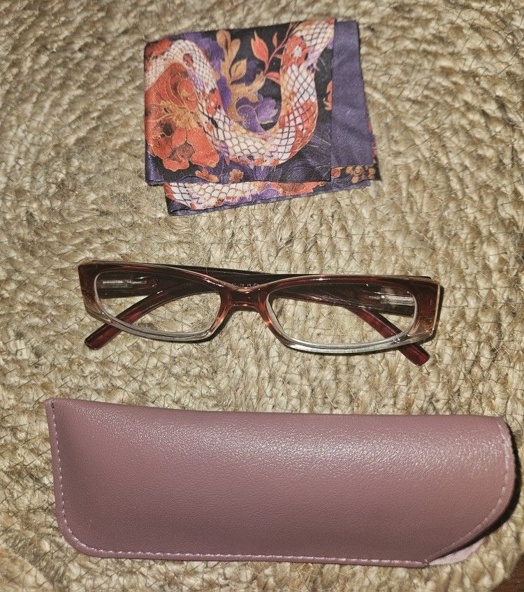 Reading Glasses - 2.00 with Case & Cleaning Cloth