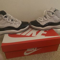 Size 5.5 Jordan 11 Concords 