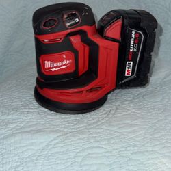 Milwaukee M 18 random orbital sander