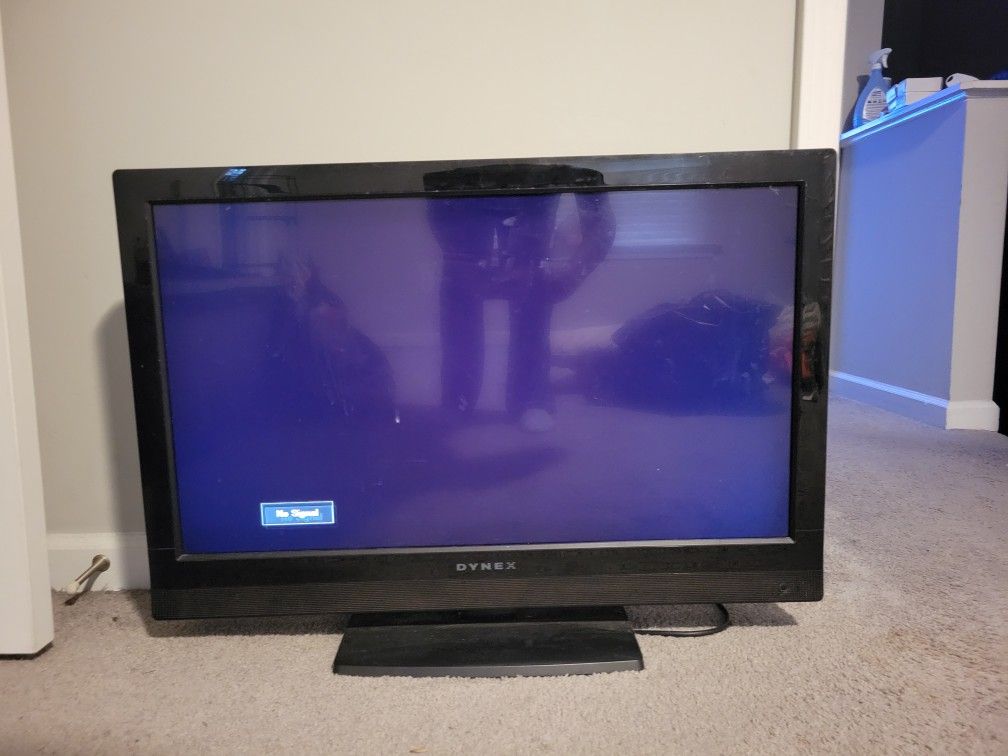 Older 32 Inch Dynex Tv