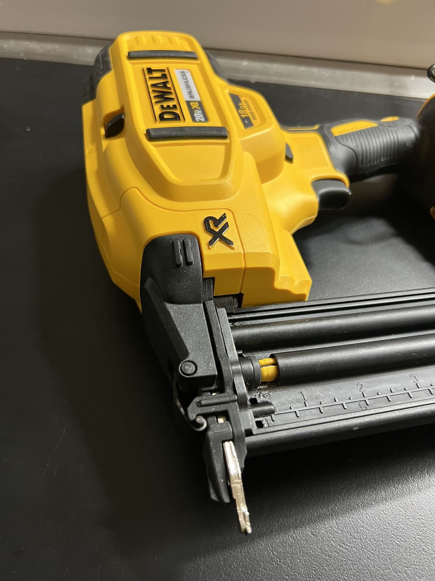 Dewalt Brad Nailer 20v for Sale in Phoenix, AZ OfferUp