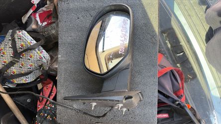09 Chevy Tahoe Mirror Passenger Side