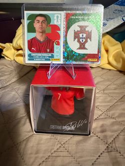 PUMA Portugal Cristiano Ronaldo #7 2026 Home Red Jersey Mini Shirt Display con targeta y escudo