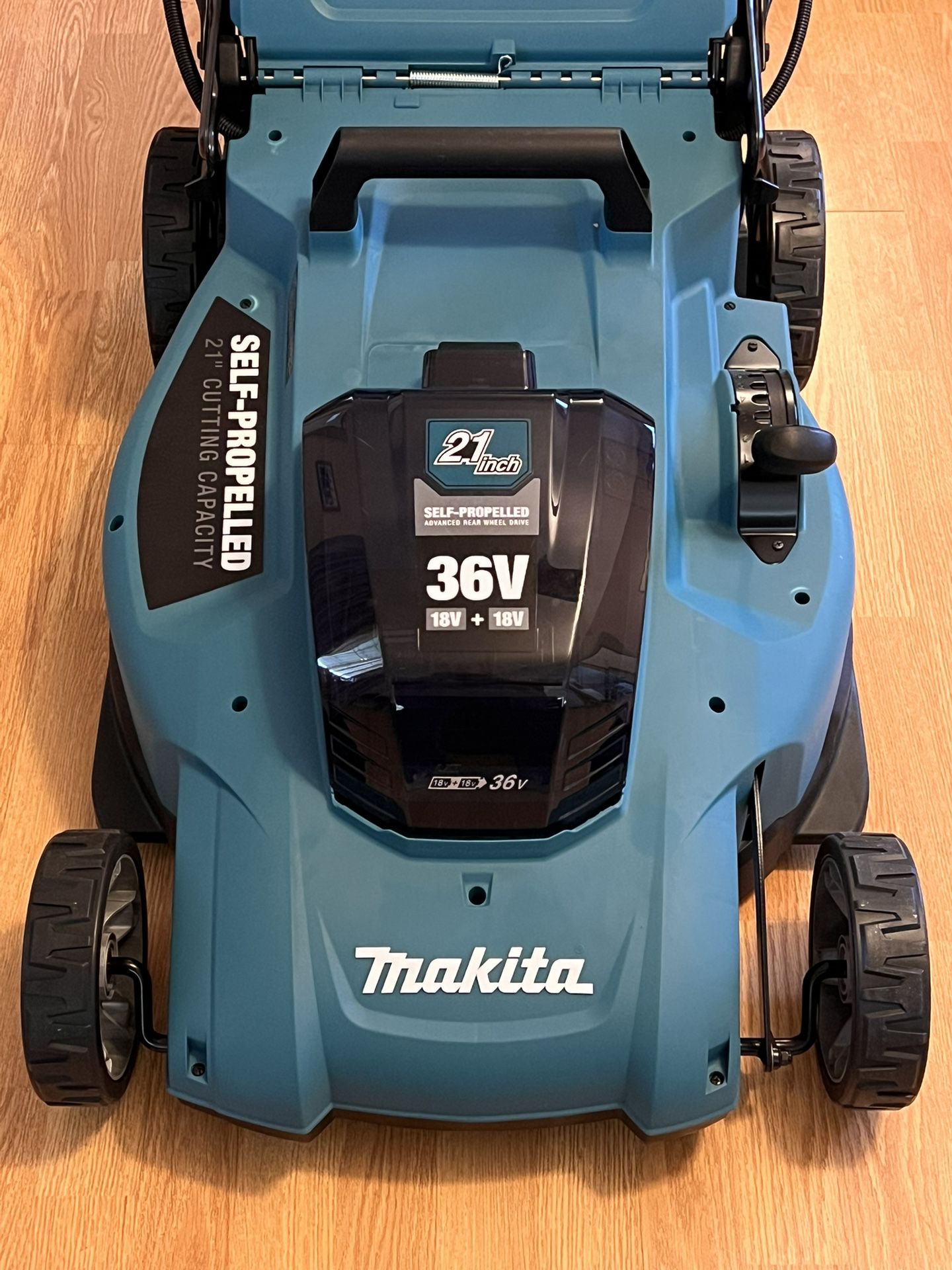 Makita LXT 36V Lawn Mower - New / Nueva (Tool Only)