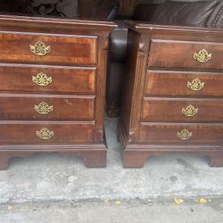 2 nightstands - Delivery available