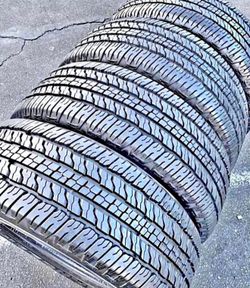 255/65/17 Goodyear Selling a set of 4 tires in excellent condition 🫡
