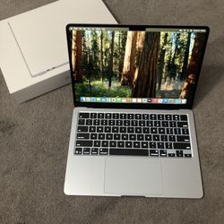 MacBook Air M4 2025 13” Like New