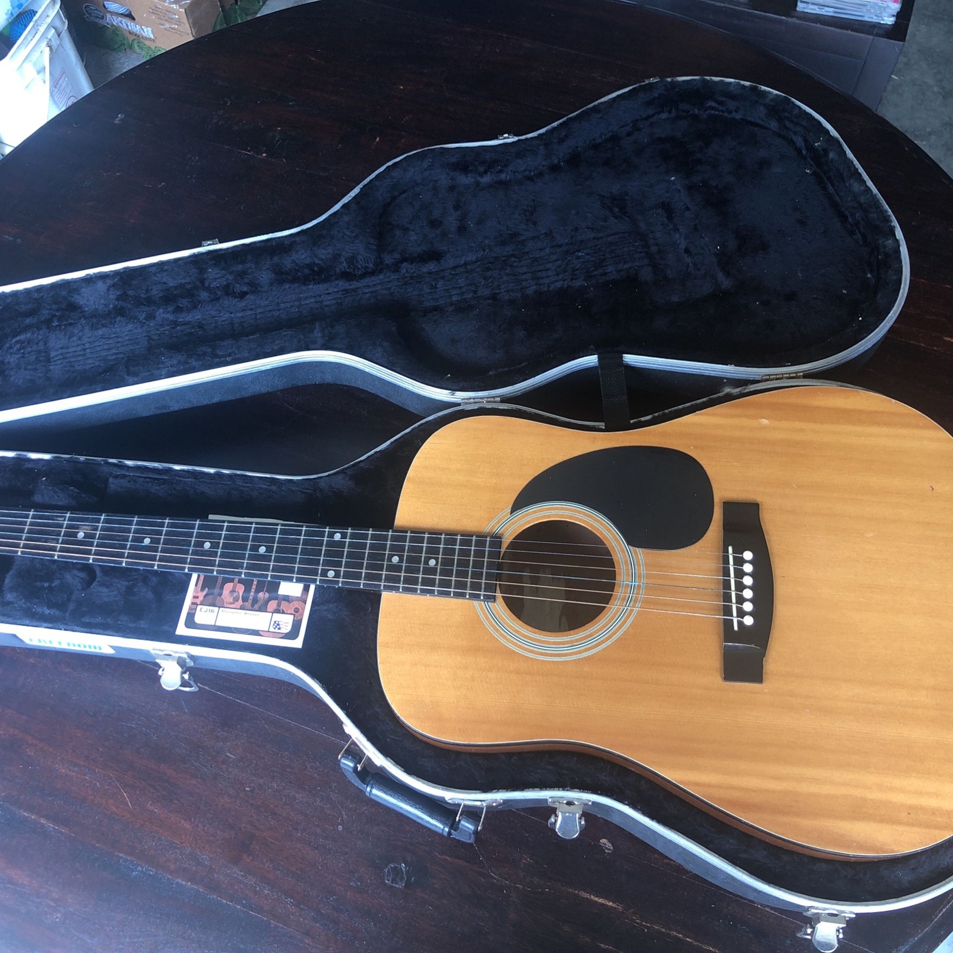 Bently Model 5106 Full Size Dreadnought Acoustic Guitar And freedom Hard case