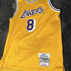 Mitchell & Ness Los Angeles Lakers 1996-97 Kobe Bryant jersey