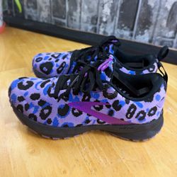 Brooks Revel 5 Women’s Purple/Black Low Top Lace-Up Knit Leopard 6.5 120361