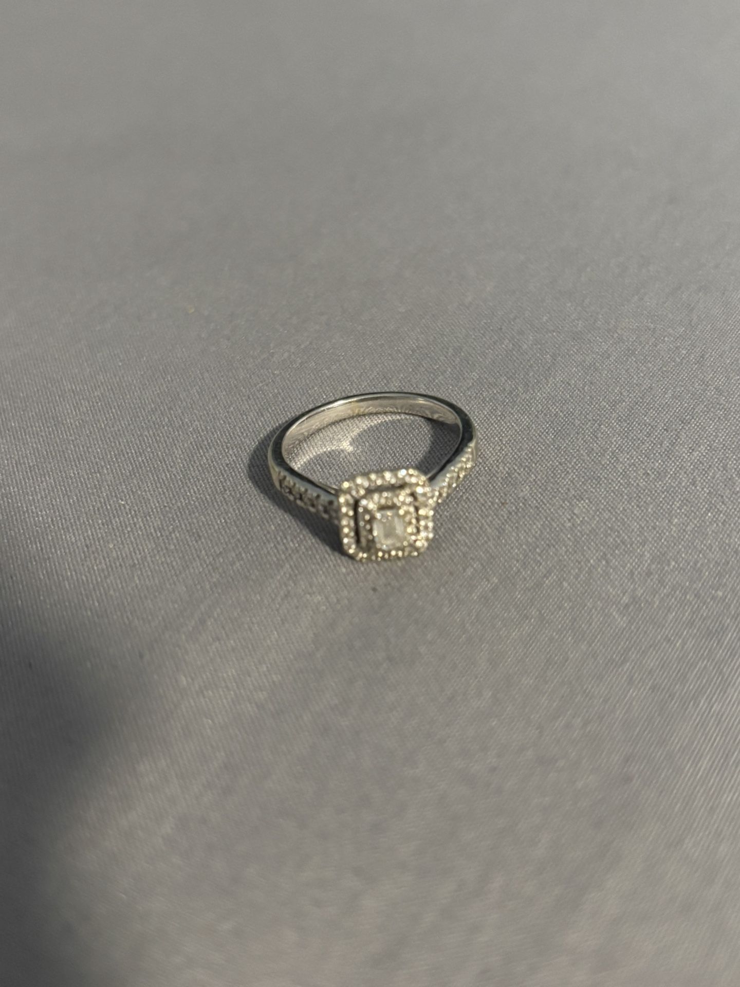 Engagement ring for Sale