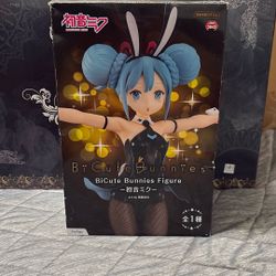 Bi Cute Bunnies Figure