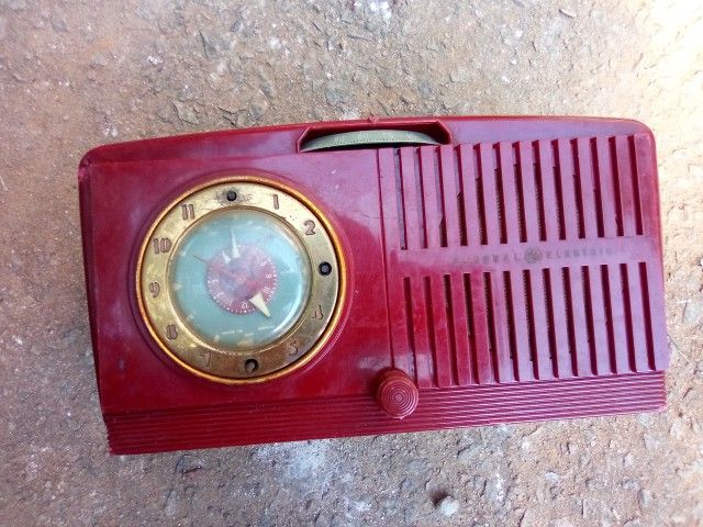 Vintage General Electric Tube Radio
