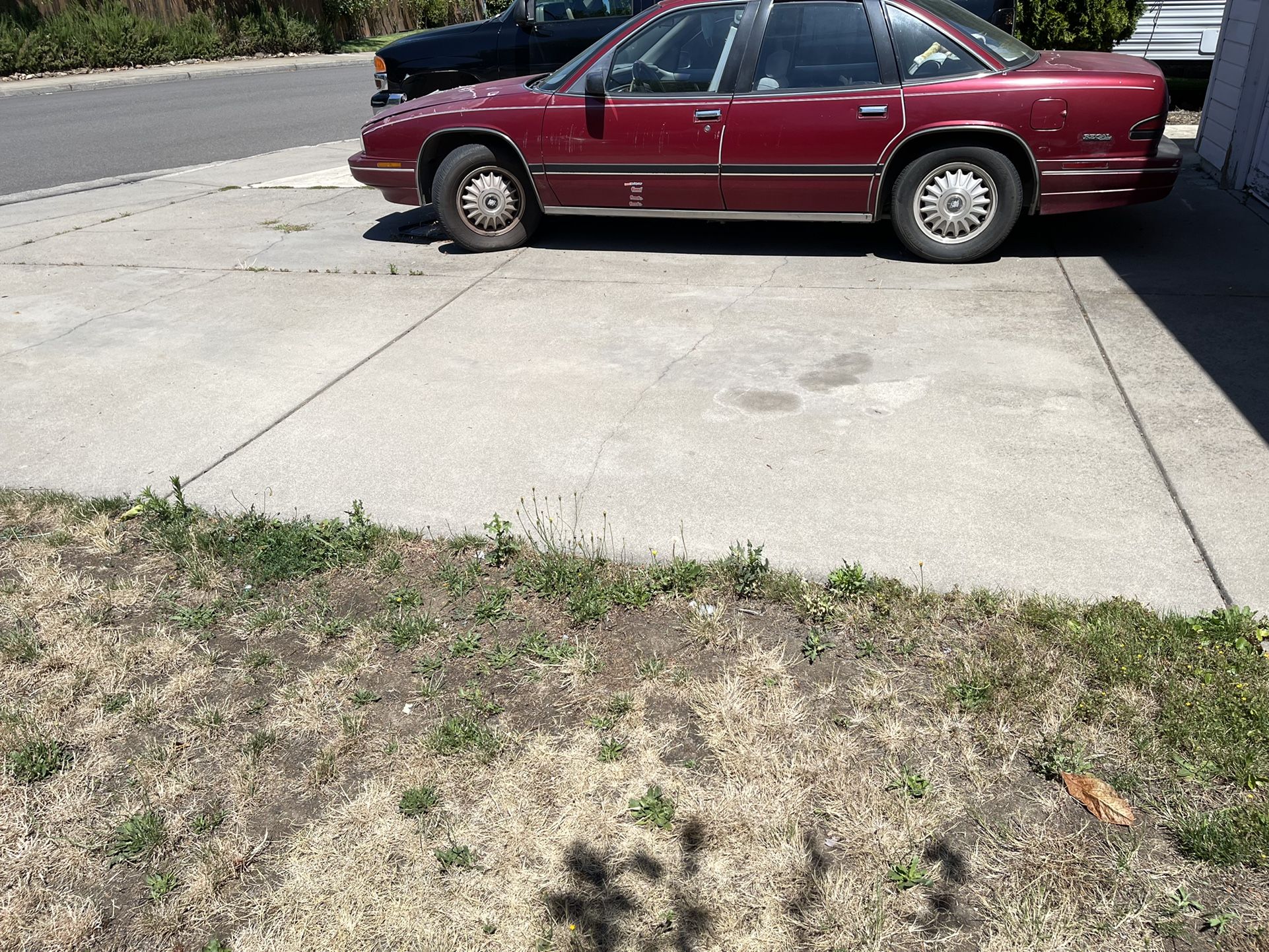 Clean Title 1992 Buick 4 door Reg Model