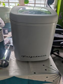 Fidgidaire countertop ice maker