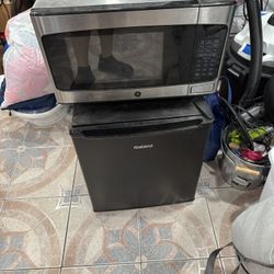 Microwave And Fridge 