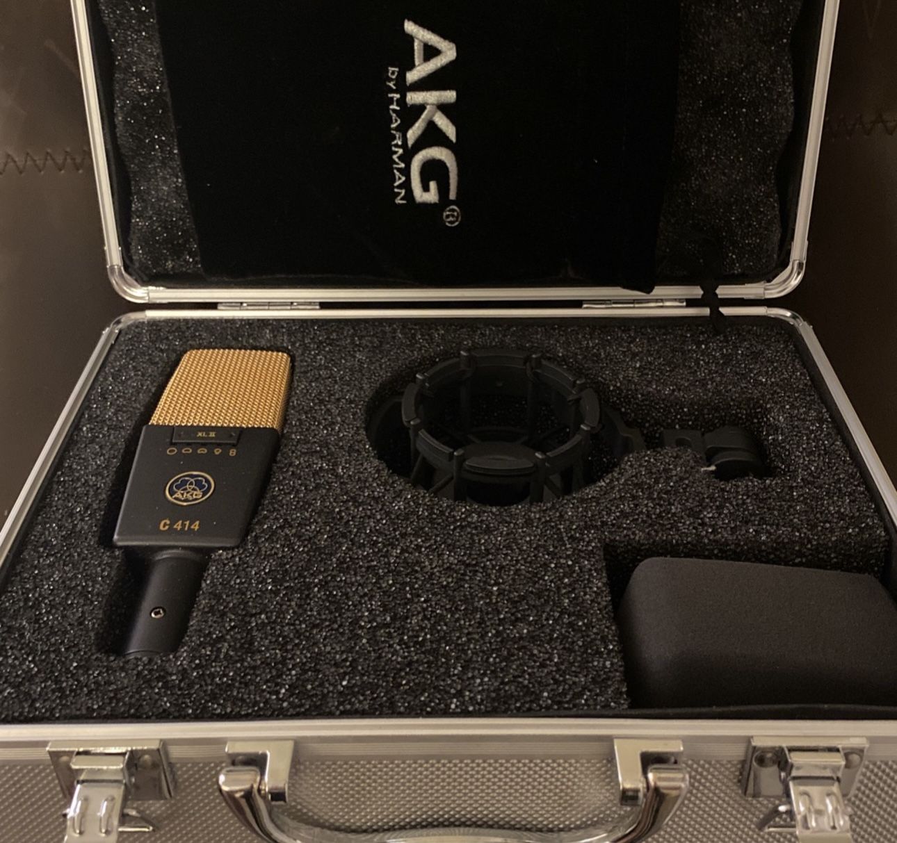 Akg C414