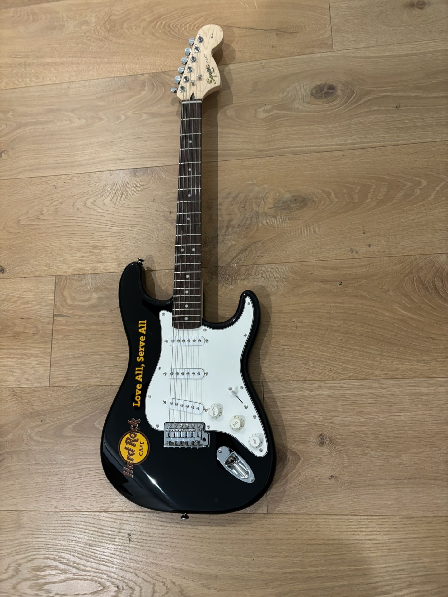 Fender Stratocaster Affinity Series Electric Guitar and case