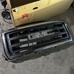 Oem Grille Off A 2014-2015 Gmc Sierra 1500