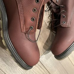 Red wing Work Boots Size 11 (condition: New)