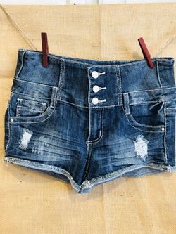 Almost famous shorts size 7