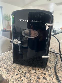 Frigidaire Retro Mini Fridge / Cooler – Black