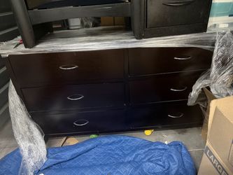 Dresser and nightstand set