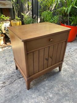 Vintage Mid Century Broyhill Nightstand