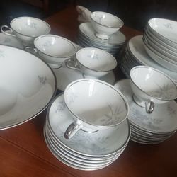 Towne Enchantment Dinner Plates SET 32 Bavaria Germany Floral Silver