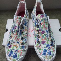 Girls Youth Size 6, It Fit On Adult Size 9