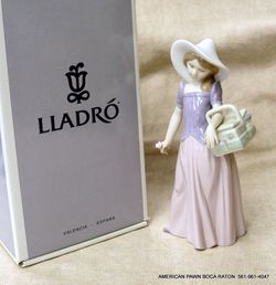 Lladro Figurine #6489 Tailor Made 1997 Event Girl with Basket Figurine 