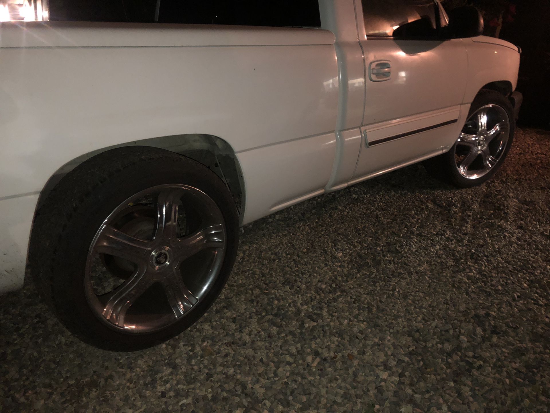 23 inch rims with a 3 week old set of general grabber tires practically brand new