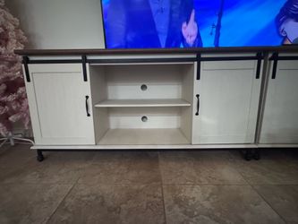 Modern Farmhouse TV Stand / Entertainment Center