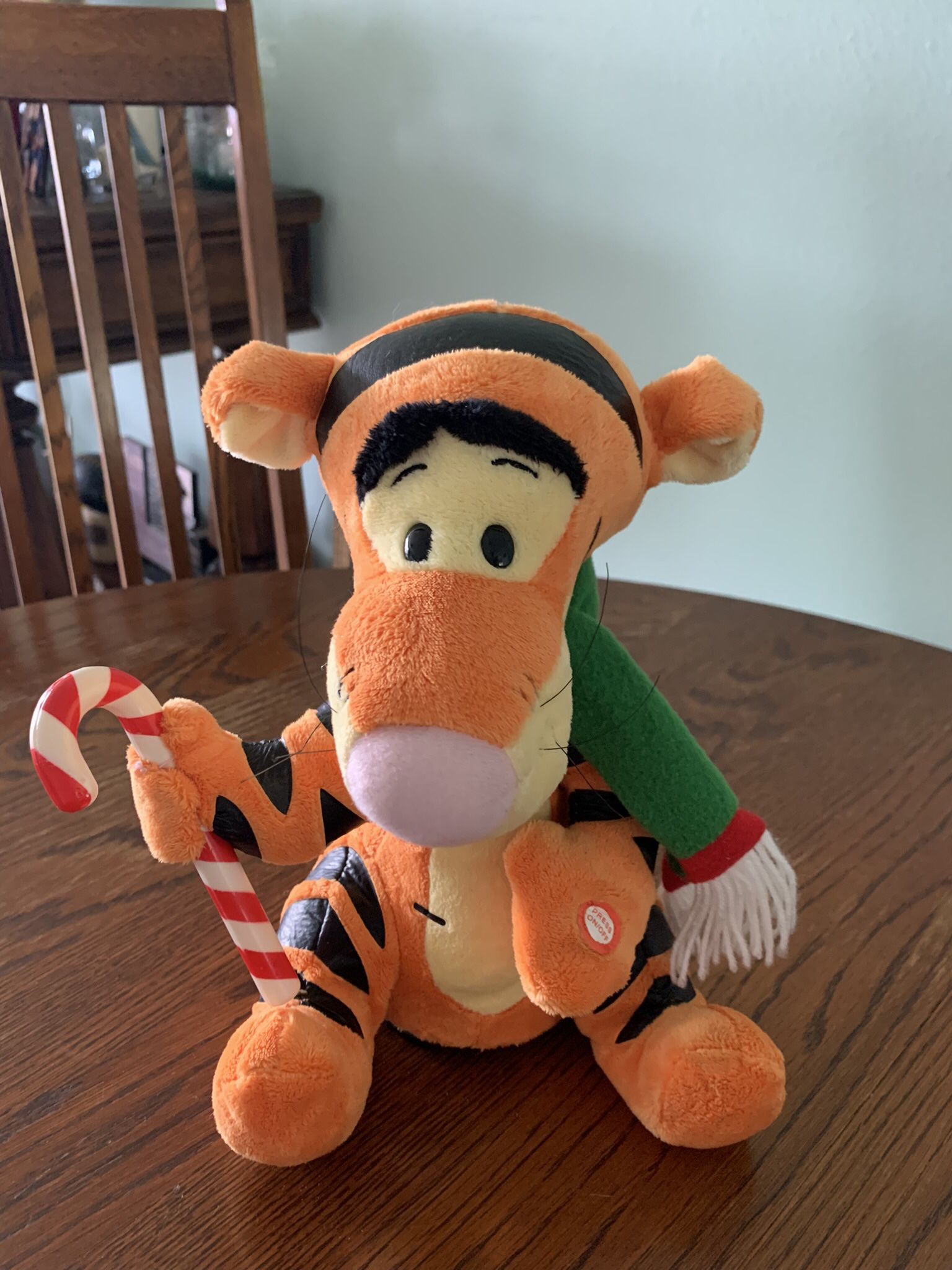 Disney 10” Animated Christmas Tigger Plush Singing “Deck The Halls”