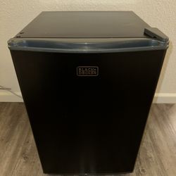 Mini Fridge - Black Decker