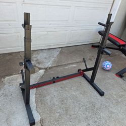 Adjustable rack for bench press