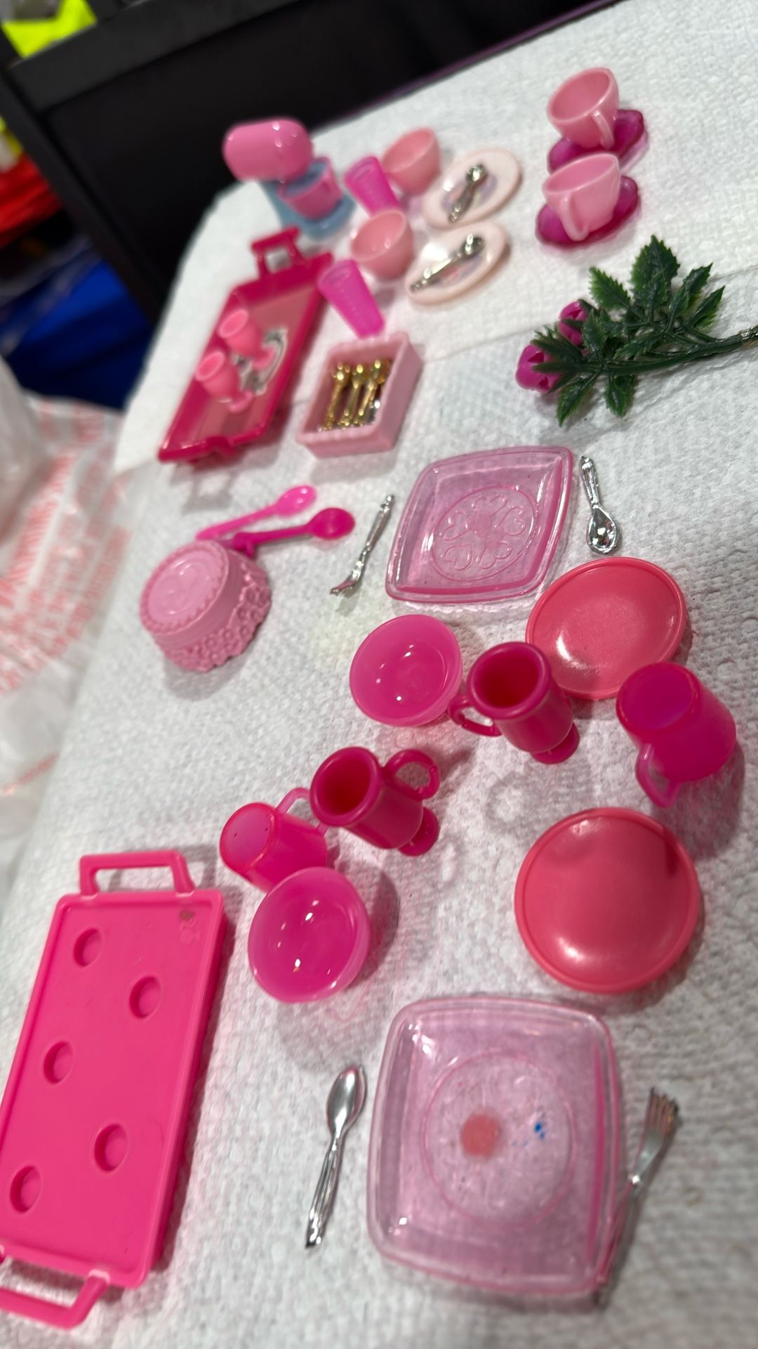 PINK BARBIE DISHES