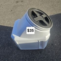 Pet Food Container