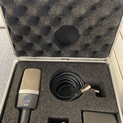 AKG C214 Microphone Kit In Case 