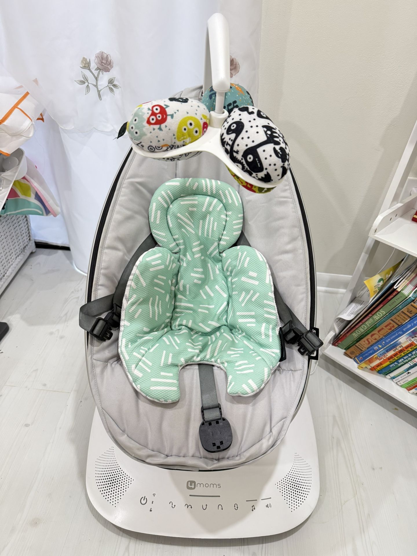4MOMS MamaRoo Multi-Motion Baby Swing